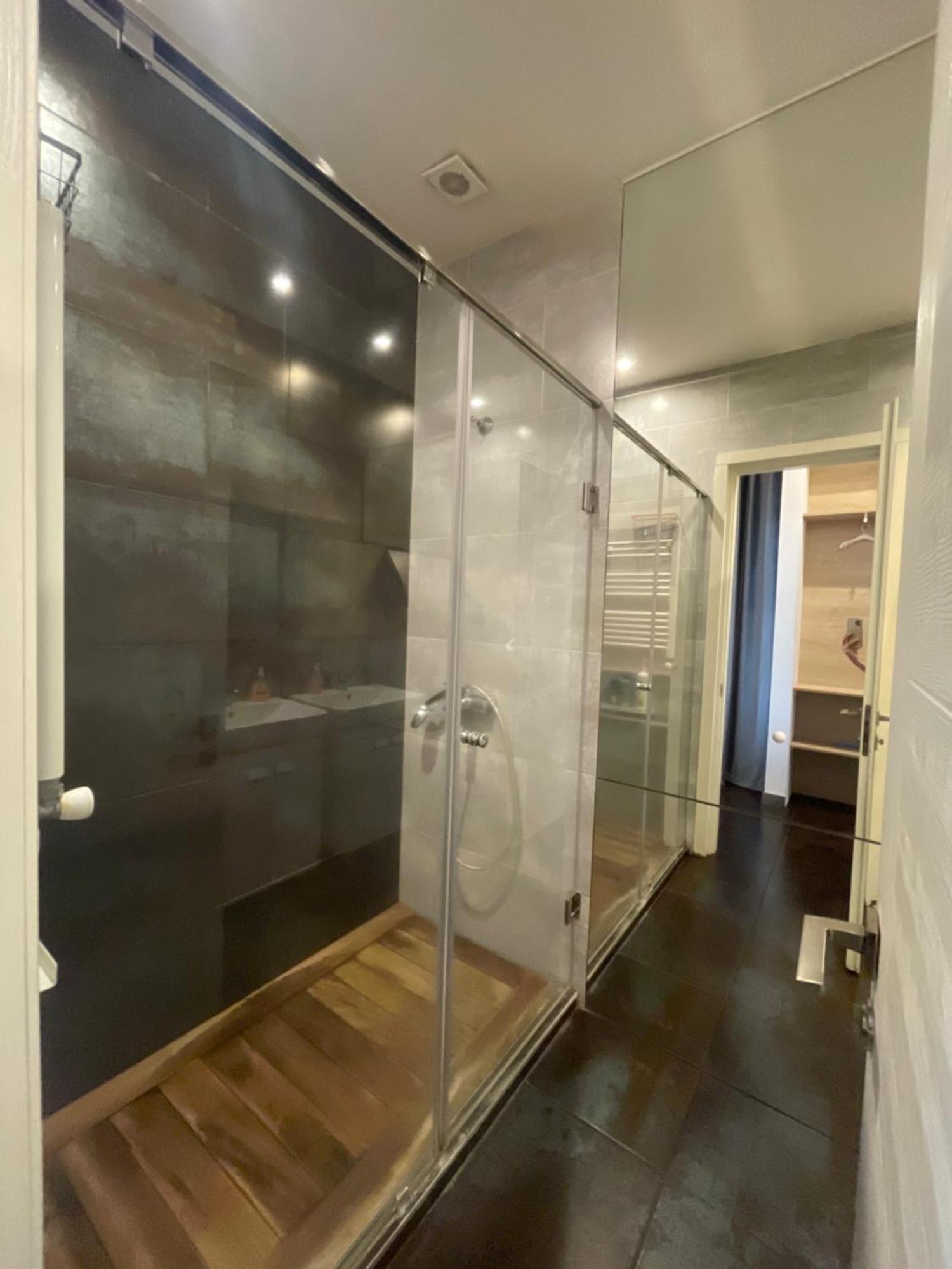 Metro Apartment Yerevan Bagian luar foto