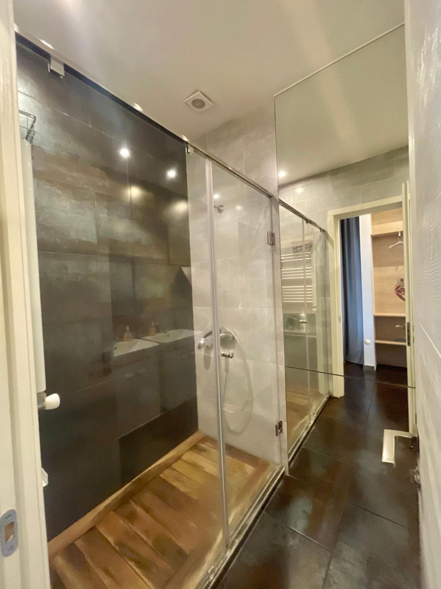 Metro Apartment Yerevan Bagian luar foto