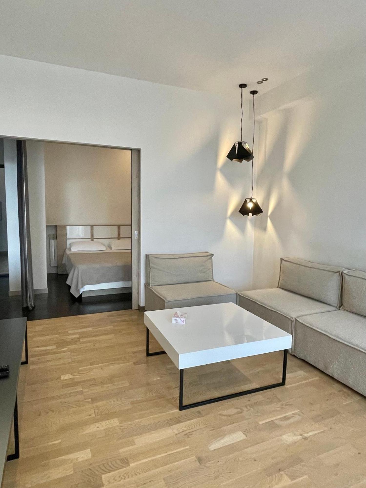 Metro Apartment Yerevan Bagian luar foto