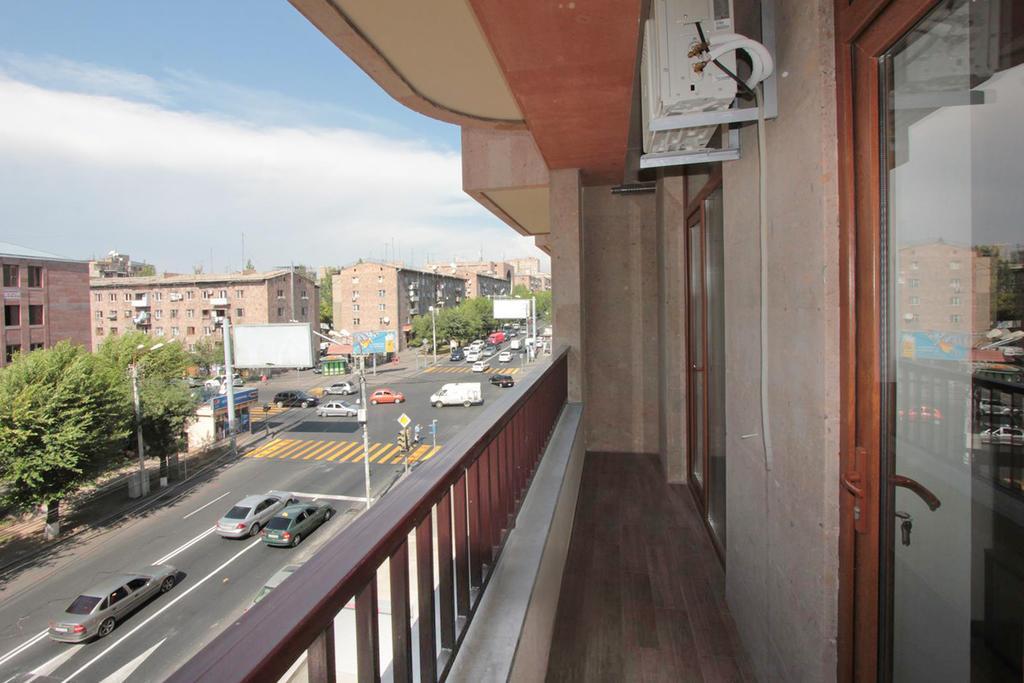 Metro Apartment Yerevan Bagian luar foto