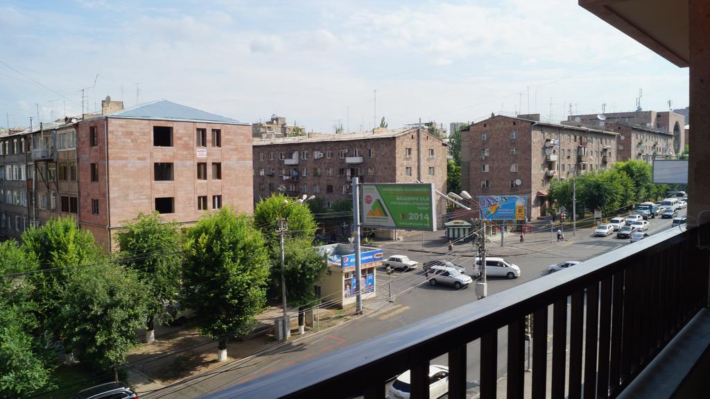 Metro Apartment Yerevan Bagian luar foto
